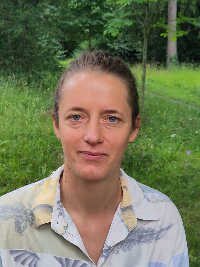 Portrait einer Frau in der Natur